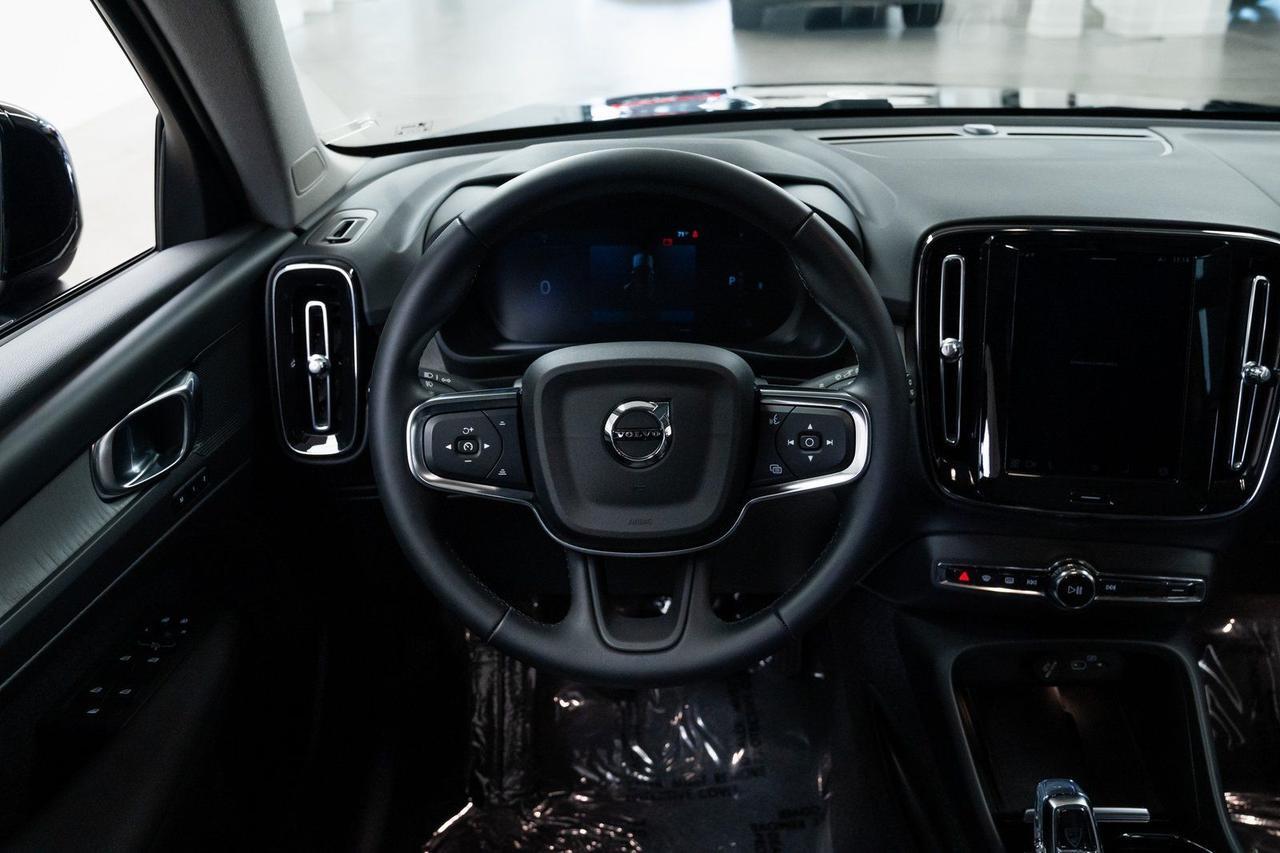 2025 Volvo XC40 B5 Plus Dark Theme Surround View Camera Panoramic Roof Portland OR