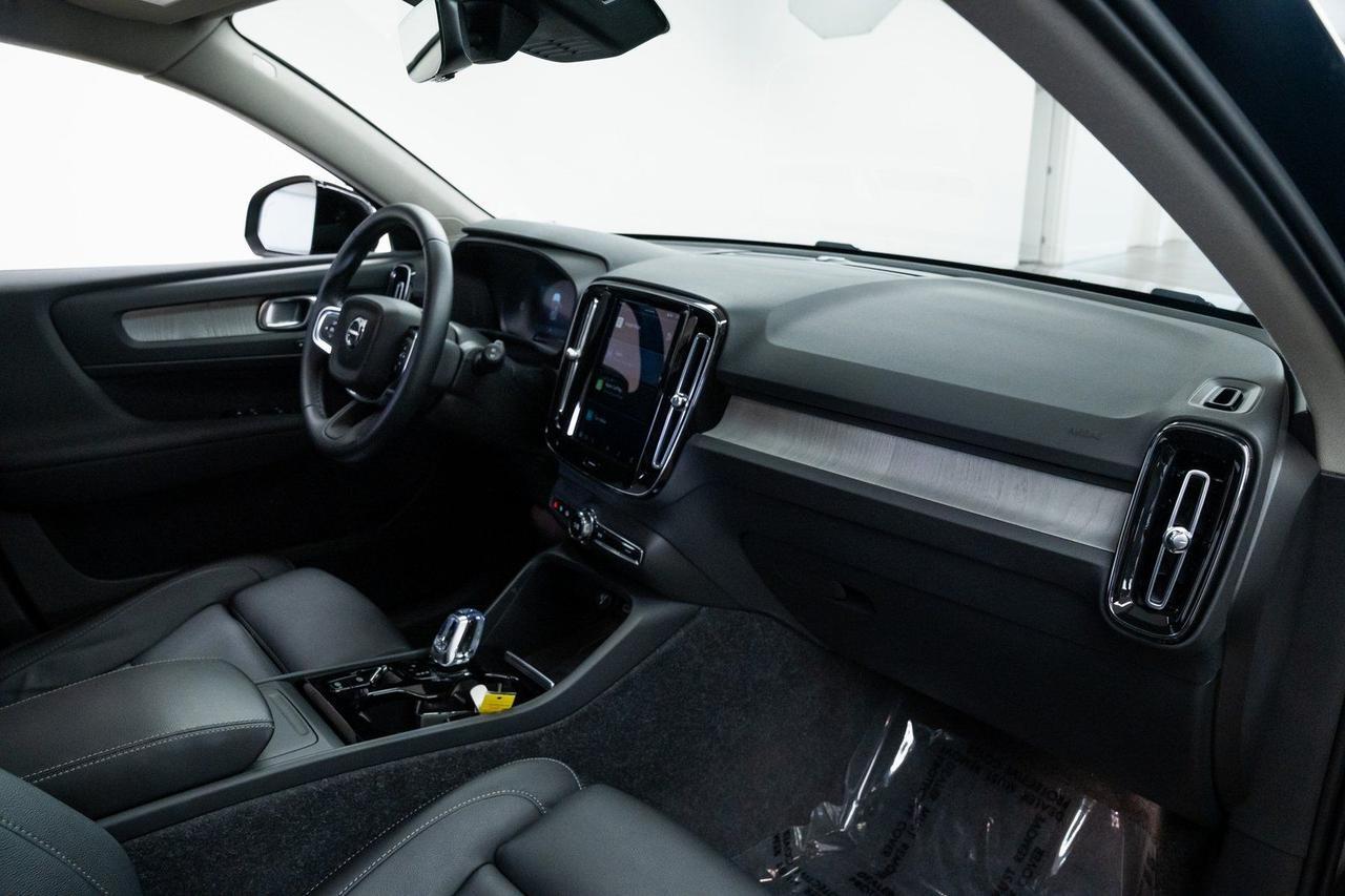 2025 Volvo XC40 B5 Plus Dark Theme Surround View Camera Panoramic Roof Portland OR