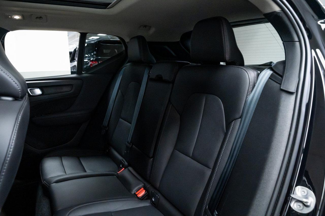 2025 Volvo XC40 B5 Plus Dark Theme Surround View Camera Panoramic Roof Portland OR