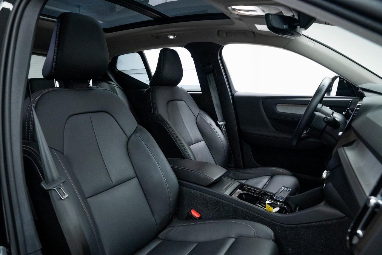 2025 Volvo XC40 B5 Plus Dark Theme Surround View Camera Panoramic Roof Portland OR