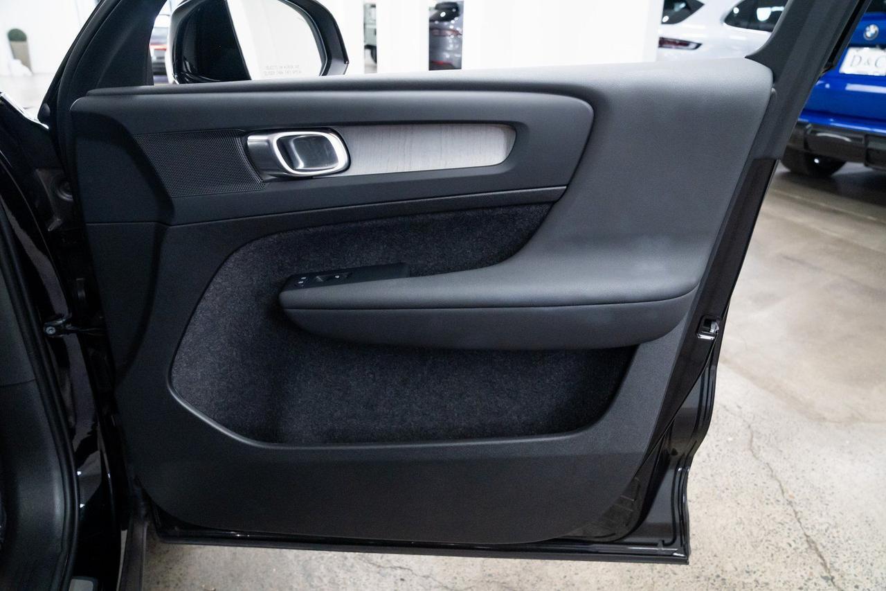 2025 Volvo XC40 B5 Plus Dark Theme Surround View Camera Panoramic Roof Portland OR