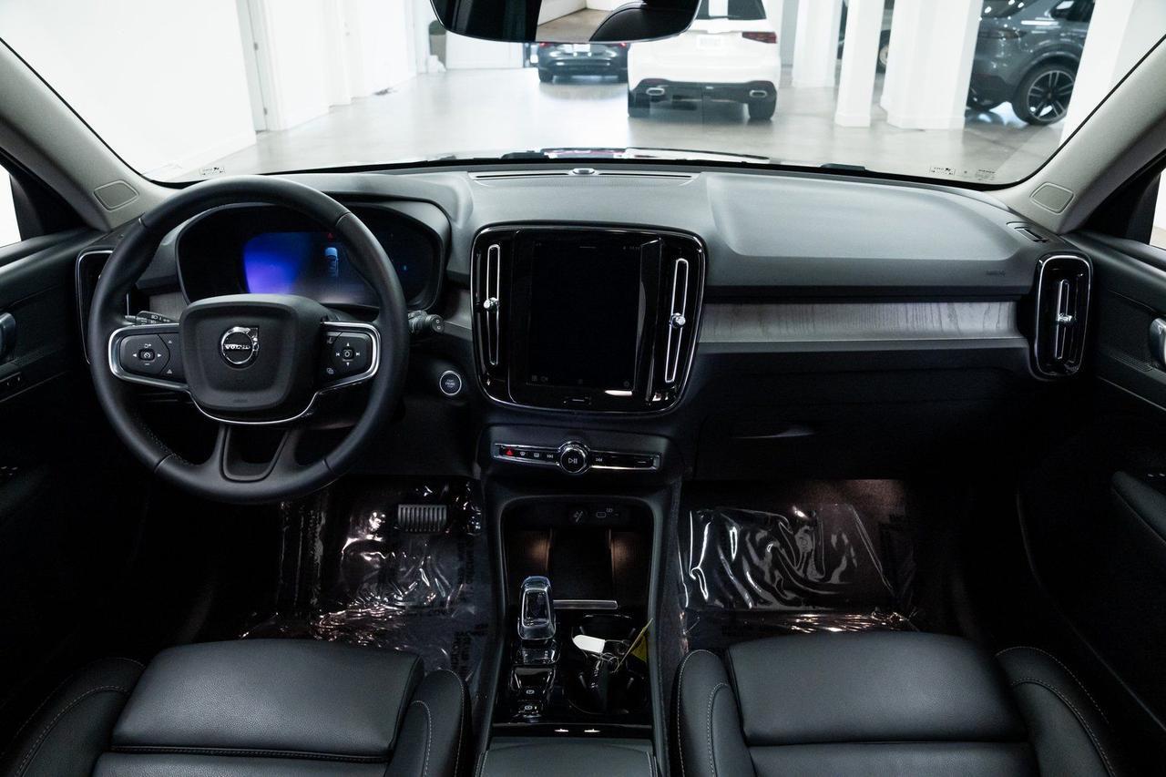 2025 Volvo XC40 B5 Plus Dark Theme Surround View Camera Panoramic Roof Portland OR