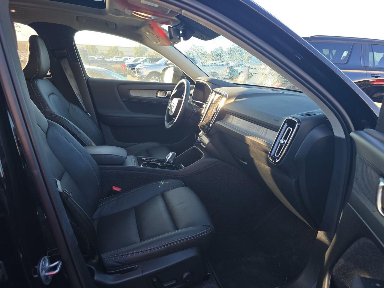 2025 Volvo XC40 B5 Plus Dark Theme Surround View Camera Panoramic Roof Portland OR