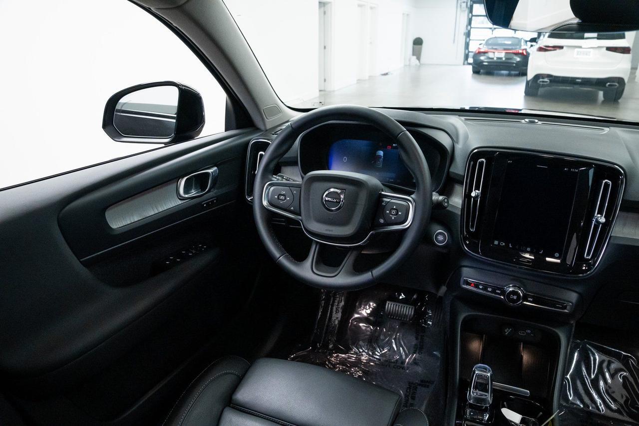 2025 Volvo XC40 B5 Plus Dark Theme Surround View Camera Panoramic Roof Portland OR