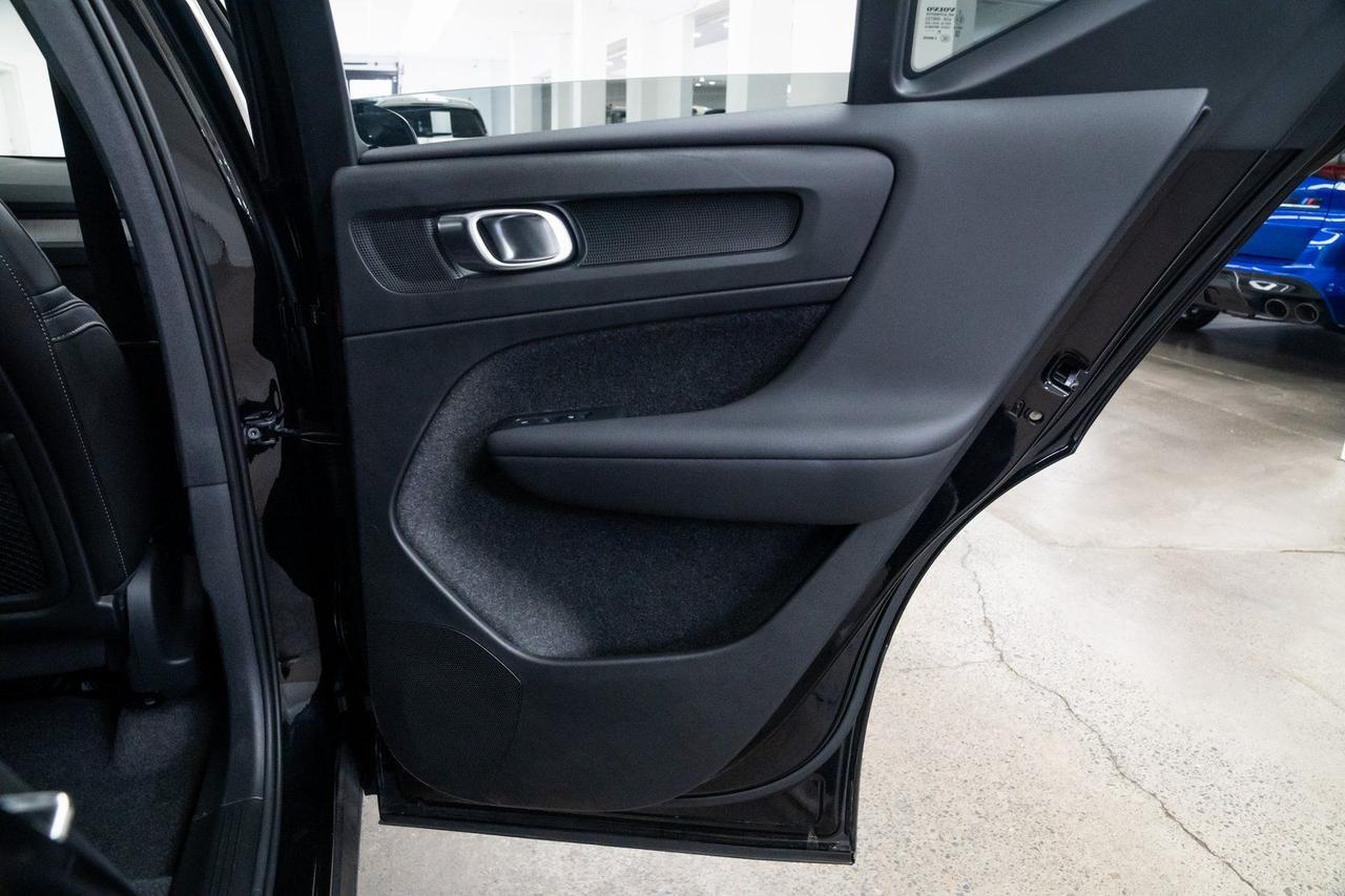 2025 Volvo XC40 B5 Plus Dark Theme Surround View Camera Panoramic Roof Portland OR