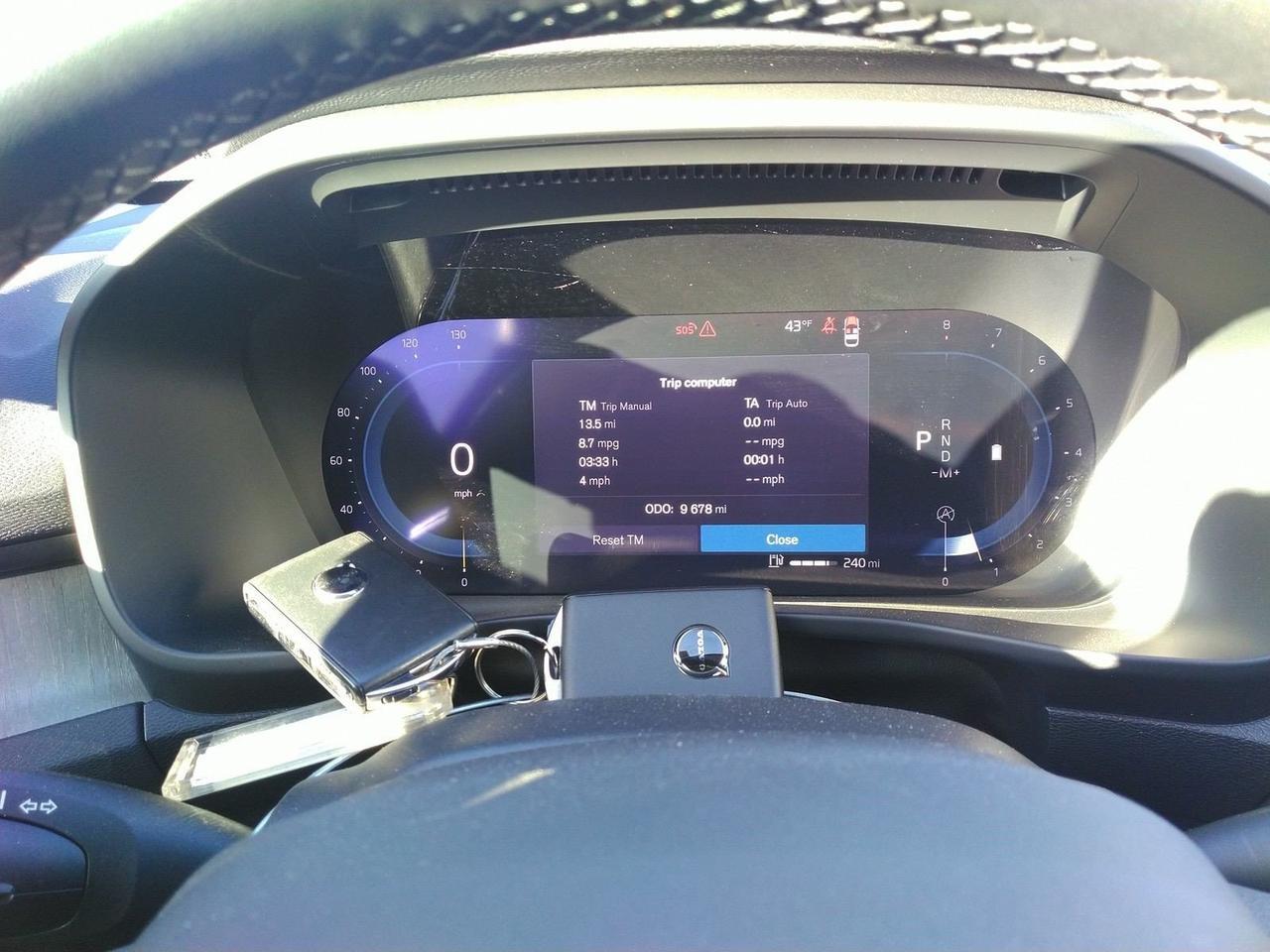 2025 Volvo XC40 B5 Plus Dark Theme Surround View Camera Panoramic Roof Portland OR