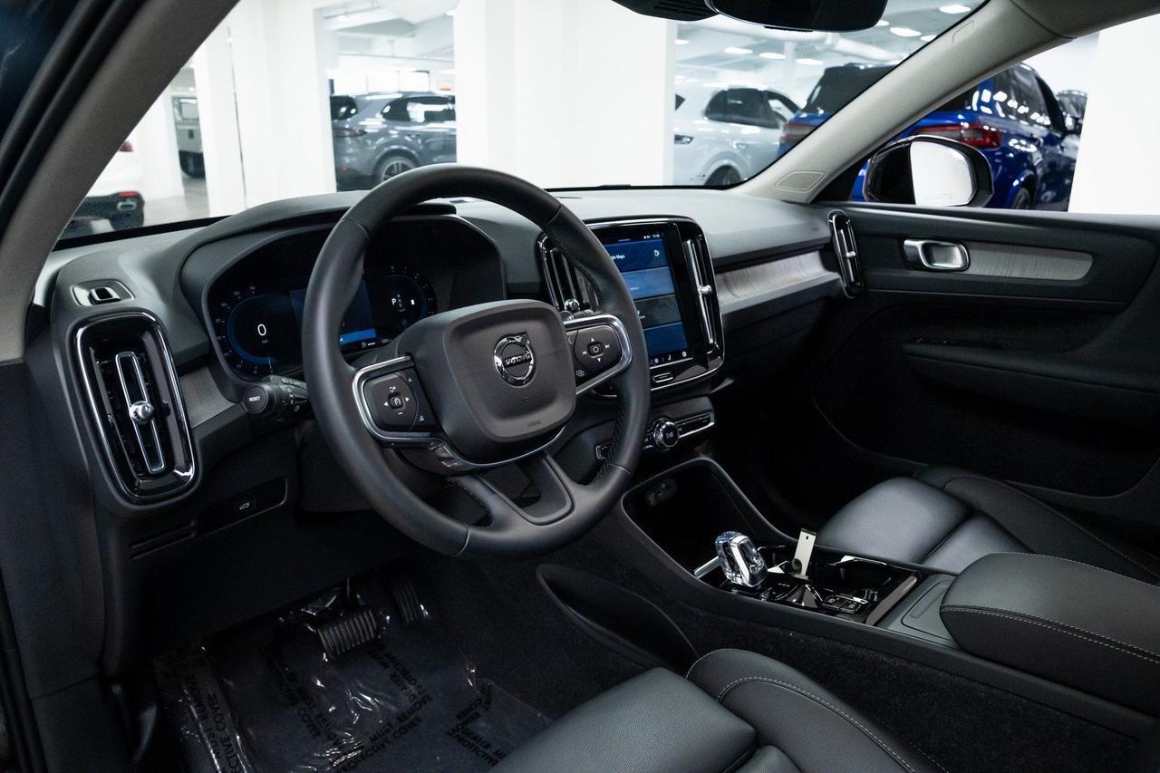 2025 Volvo XC40 B5 Plus Dark Theme Surround View Camera Panoramic Roof Portland OR