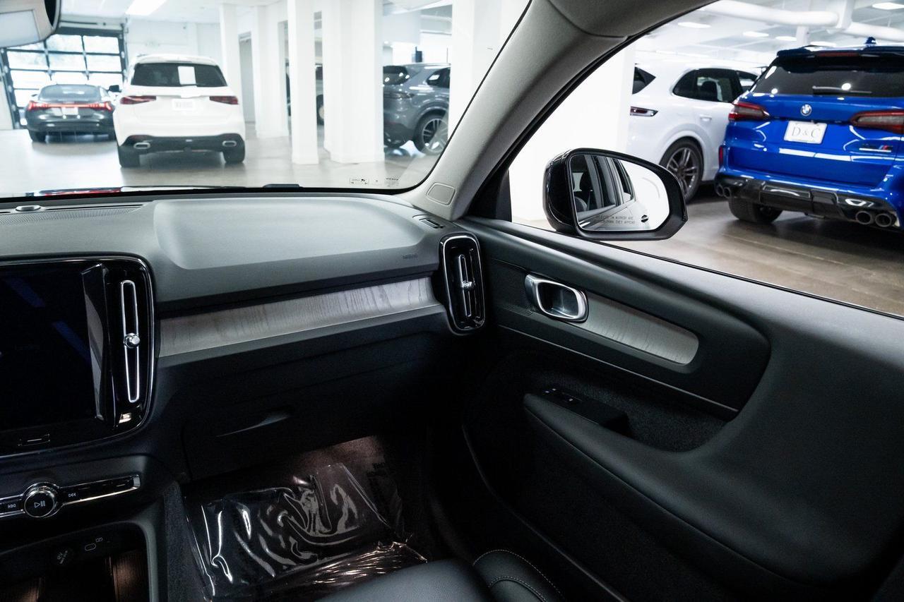 2025 Volvo XC40 B5 Plus Dark Theme Surround View Camera Panoramic Roof Portland OR