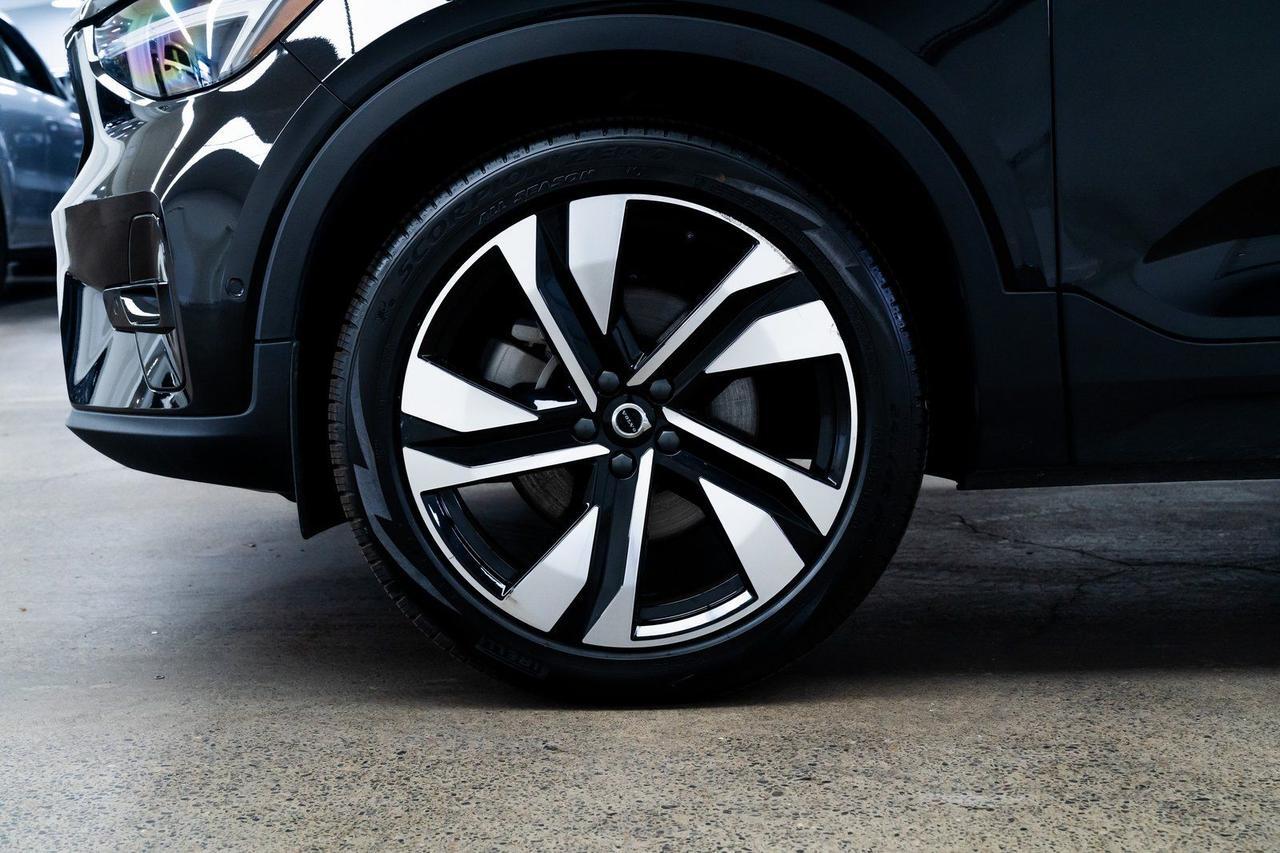 2025 Volvo XC40 B5 Plus Dark Theme Surround View Camera Panoramic Roof Portland OR