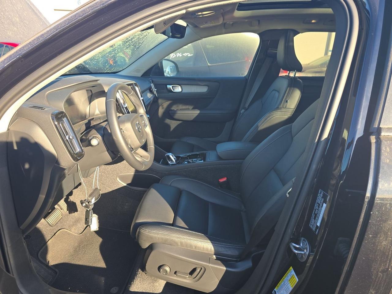 2025 Volvo XC40 B5 Plus Dark Theme Surround View Camera Panoramic Roof Portland OR