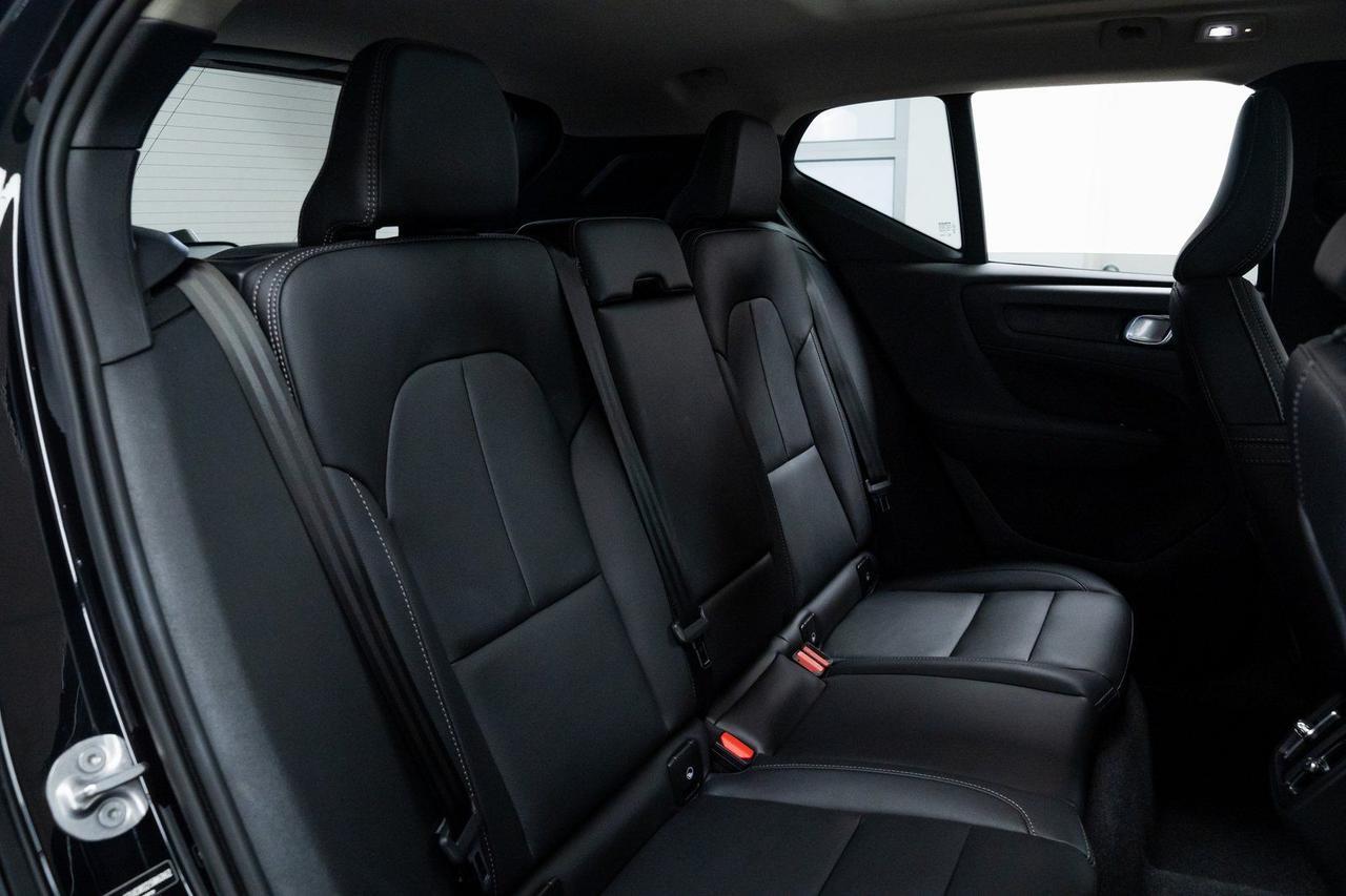 2025 Volvo XC40 B5 Plus Dark Theme Surround View Camera Panoramic Roof Portland OR