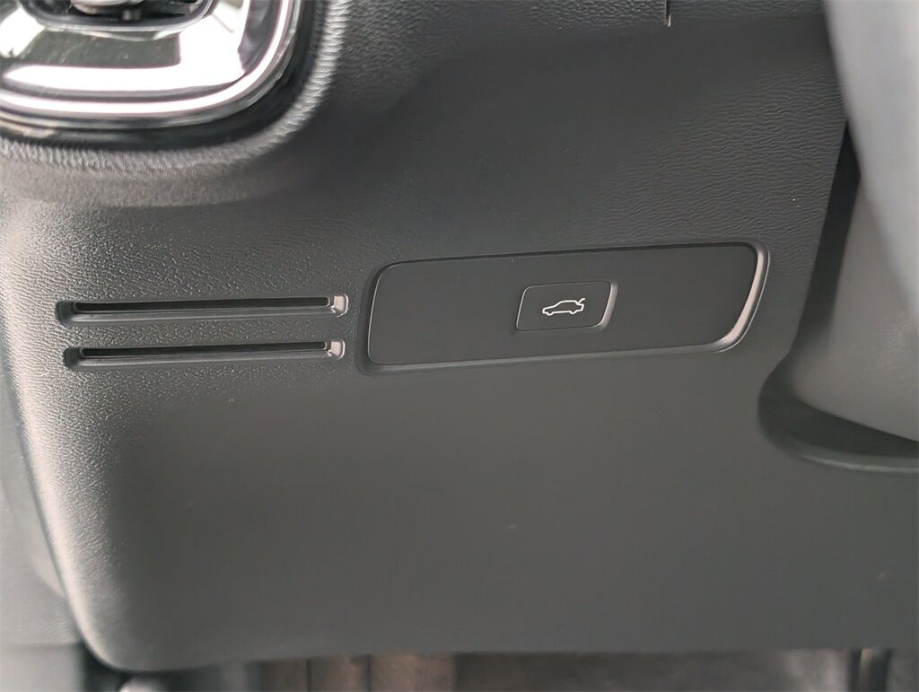 2025 Volvo XC40 B5 Plus Dark Theme Hunt Valley MD