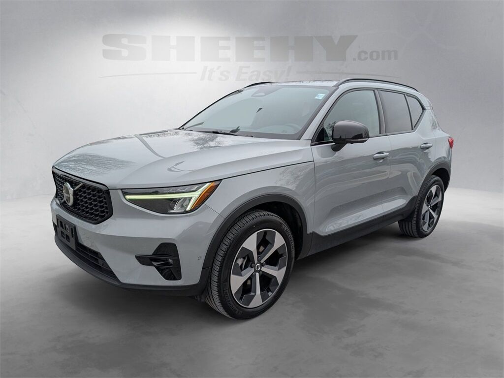 2025 Volvo XC40 B5 Plus Dark Theme Hunt Valley MD