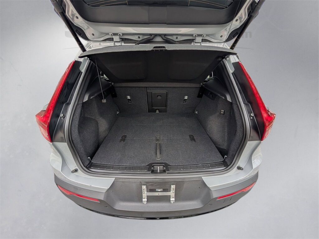 2025 Volvo XC40 B5 Plus Dark Theme Hunt Valley MD