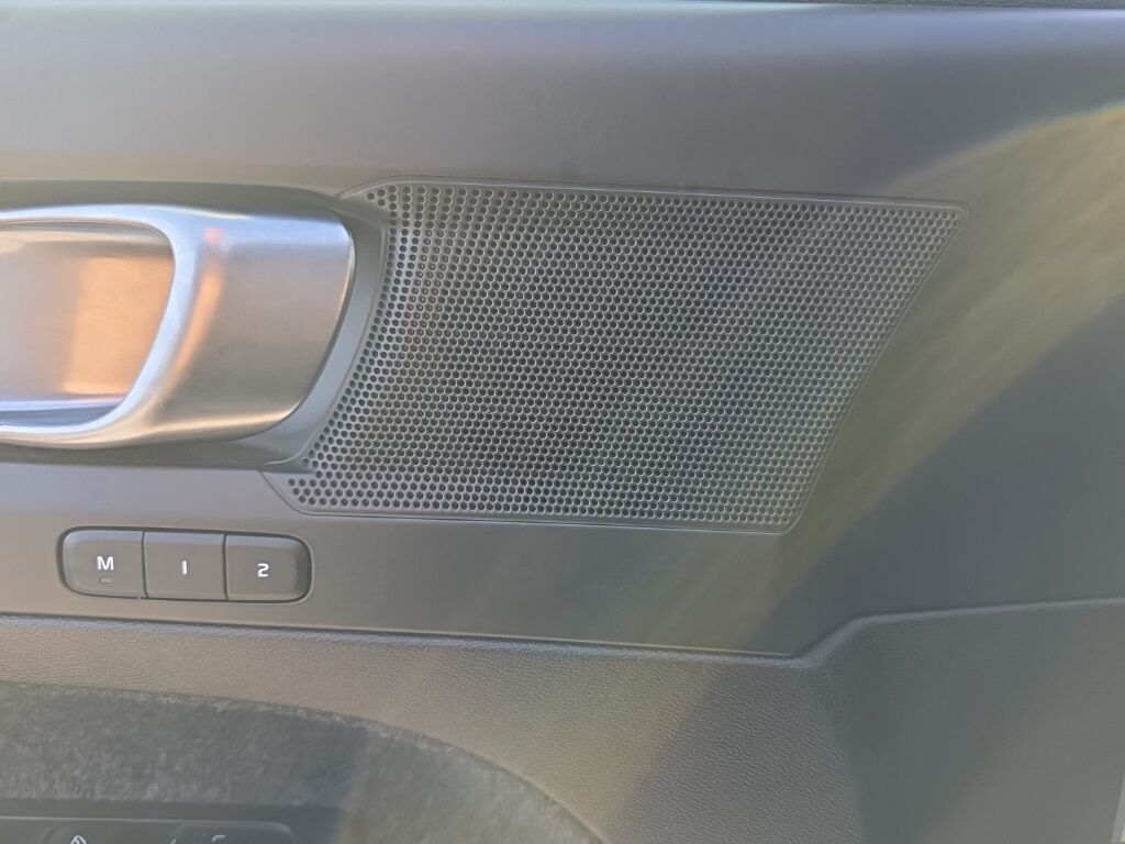 2025 Volvo XC40 B5 Plus Dark Theme Hunt Valley MD