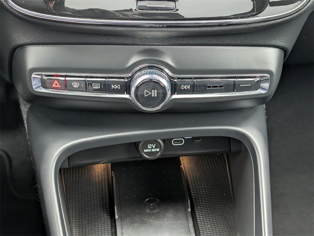 2025 Volvo XC40 B5 Plus Dark Theme Hunt Valley MD