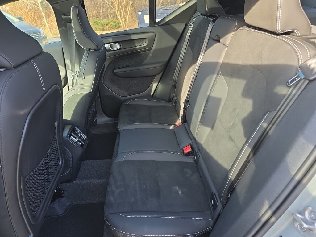 2025 Volvo XC40 B5 Plus Dark Theme Hunt Valley MD