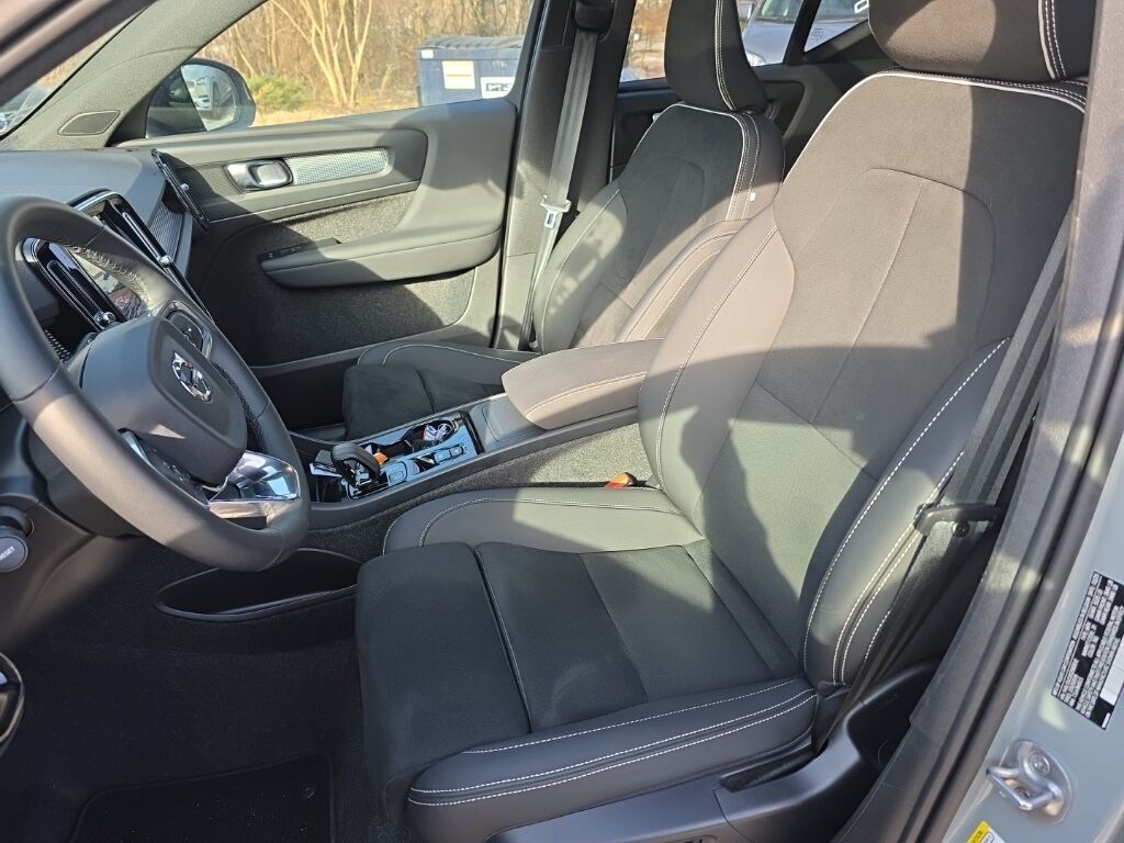 2025 Volvo XC40 B5 Plus Dark Theme Hunt Valley MD