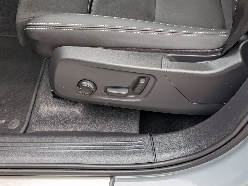 2025 Volvo XC40 B5 Plus Dark Theme Hunt Valley MD