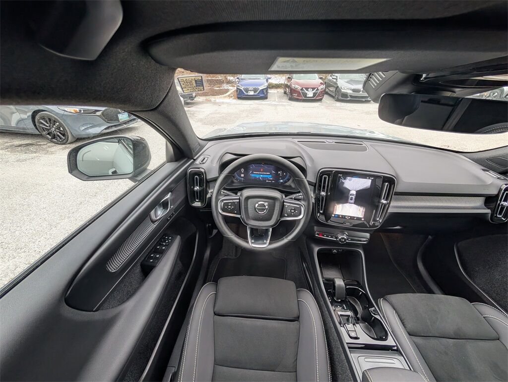 2025 Volvo XC40 B5 Plus Dark Theme Hunt Valley MD