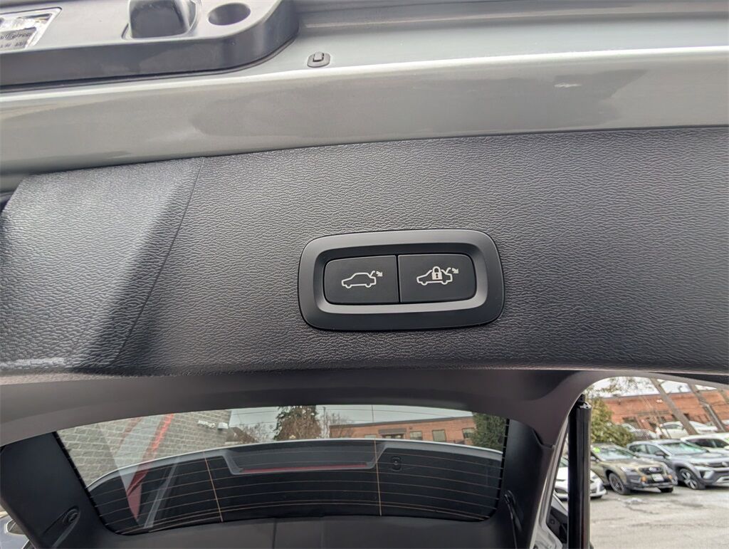 2025 Volvo XC40 B5 Plus Dark Theme Hunt Valley MD