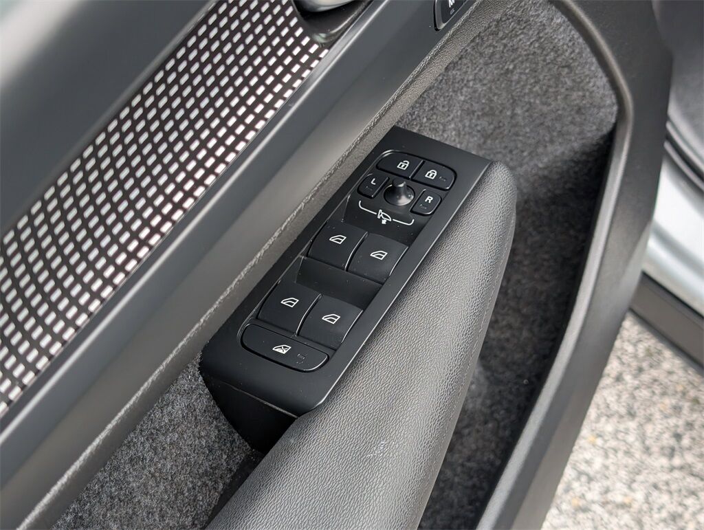 2025 Volvo XC40 B5 Plus Dark Theme Hunt Valley MD