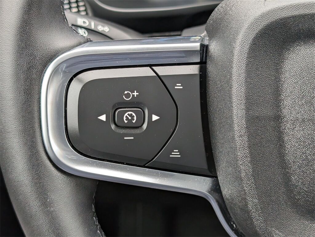 2025 Volvo XC40 B5 Plus Dark Theme Hunt Valley MD