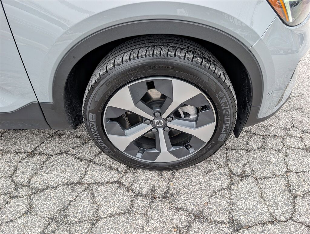 2025 Volvo XC40 B5 Plus Dark Theme Hunt Valley MD