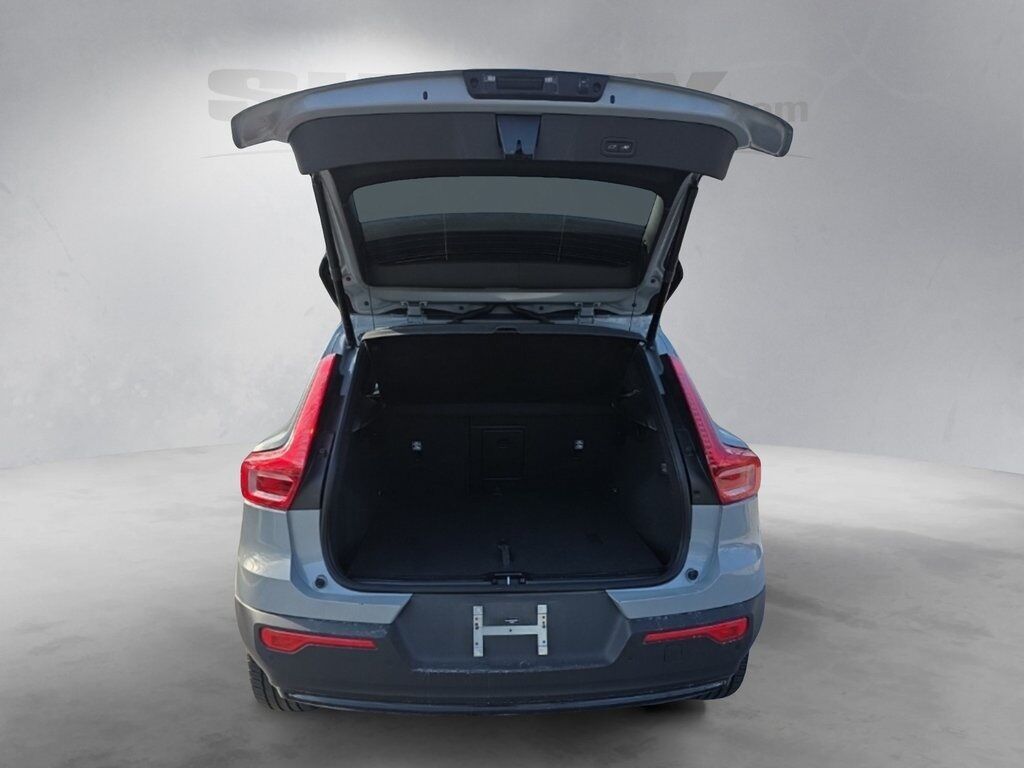 2025 Volvo XC40 B5 Plus Dark Theme Hunt Valley MD