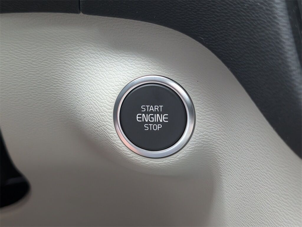 2025 Volvo XC40 B5 Plus Dark Theme Hunt Valley MD