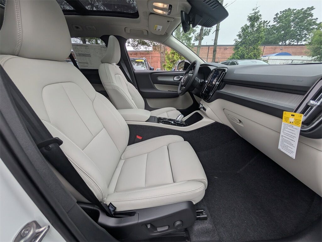 2025 Volvo XC40 B5 Plus Dark Theme Hunt Valley MD