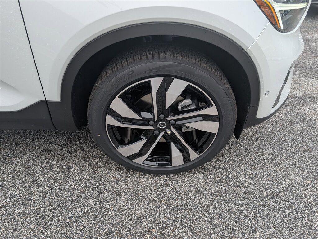 2025 Volvo XC40 B5 Plus Dark Theme Hunt Valley MD