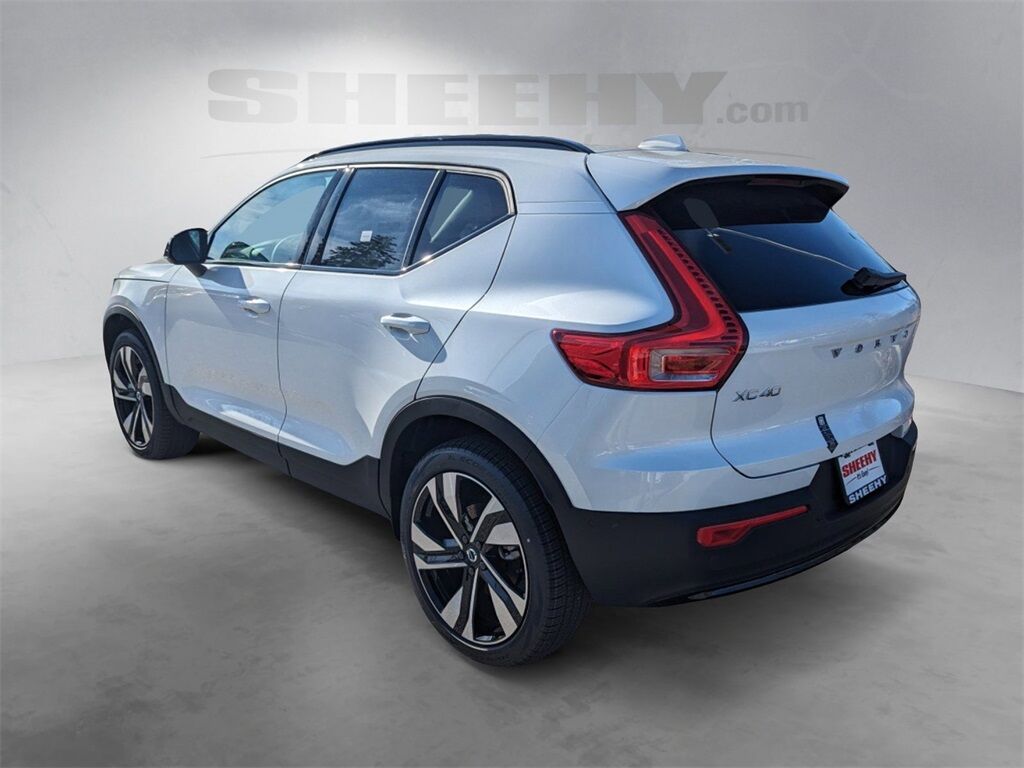 2025 Volvo XC40 B5 Plus Dark Theme Hunt Valley MD