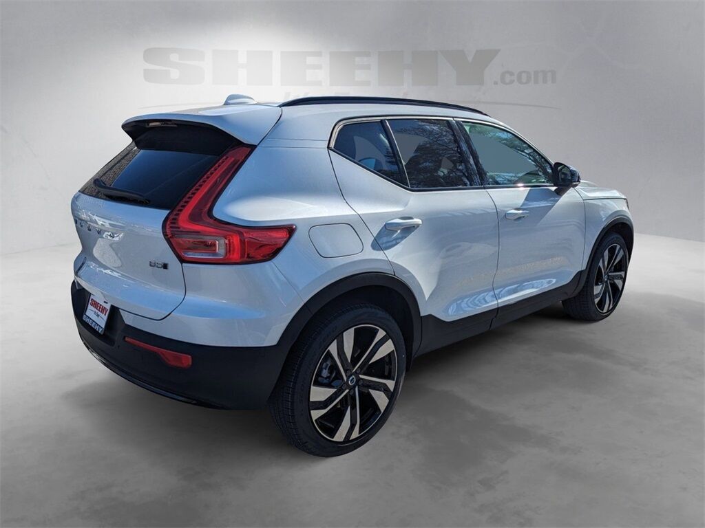 2025 Volvo XC40 B5 Plus Dark Theme Hunt Valley MD
