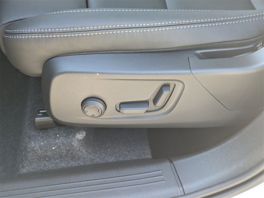 2025 Volvo XC40 B5 Plus Dark Theme Hunt Valley MD