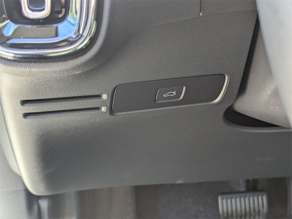 2025 Volvo XC40 B5 Plus Dark Theme Hunt Valley MD
