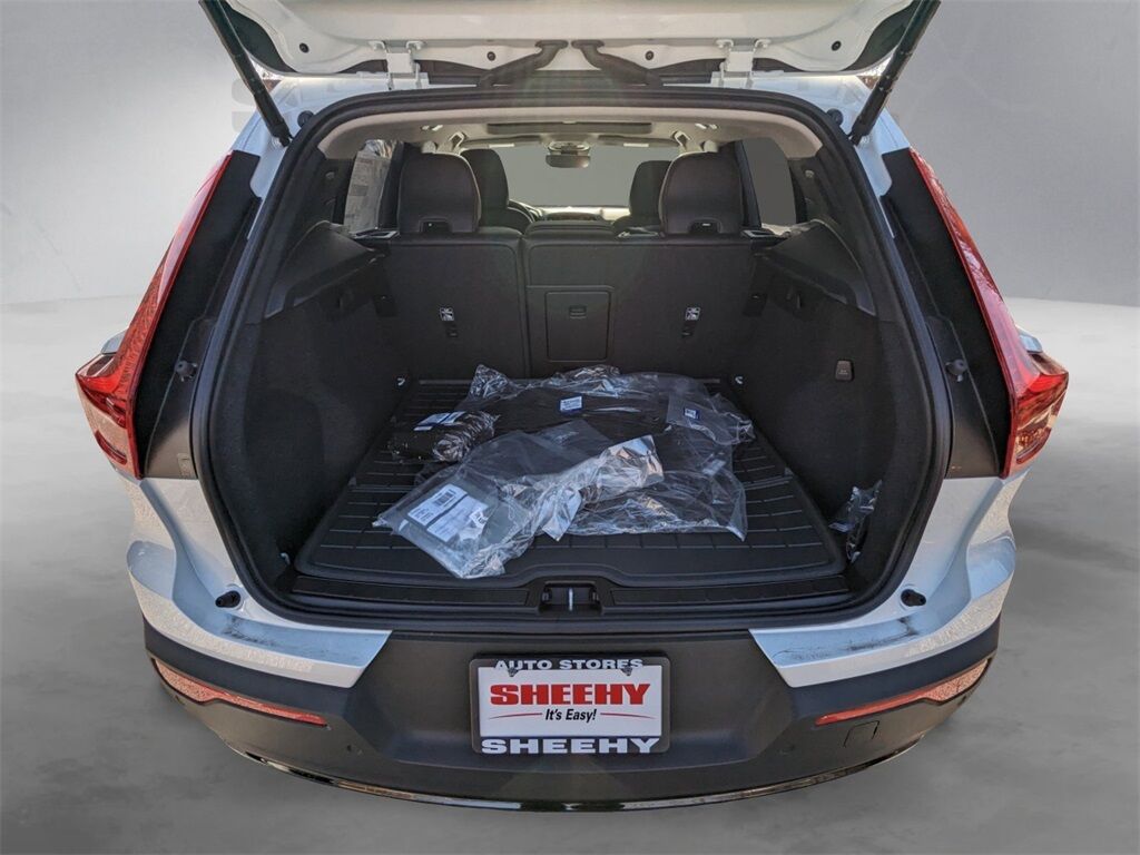 2025 Volvo XC40 B5 Plus Dark Theme Hunt Valley MD
