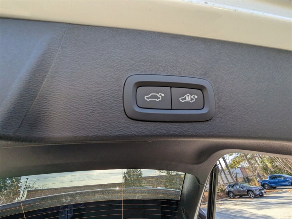 2025 Volvo XC40 B5 Plus Dark Theme Hunt Valley MD