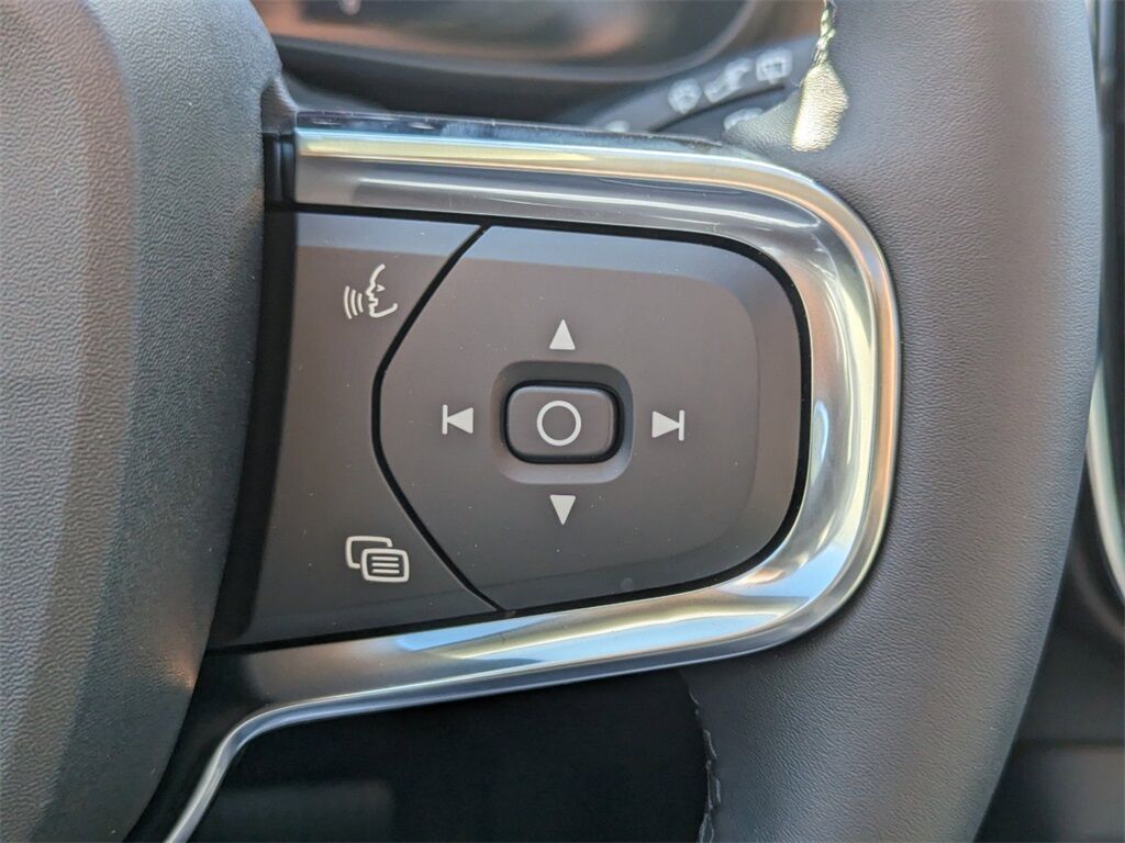 2025 Volvo XC40 B5 Plus Dark Theme Hunt Valley MD
