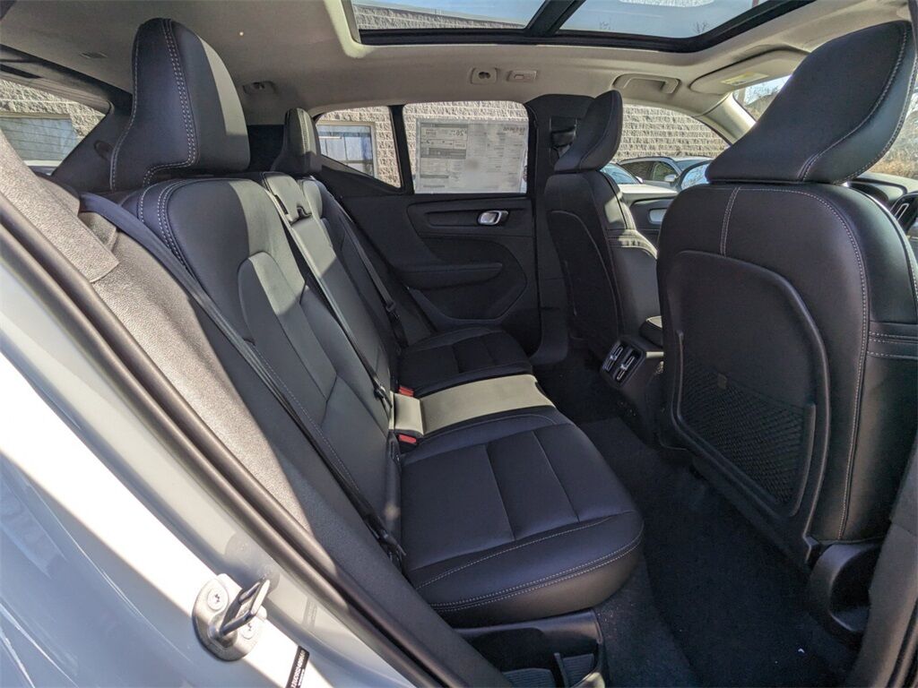 2025 Volvo XC40 B5 Plus Dark Theme Hunt Valley MD