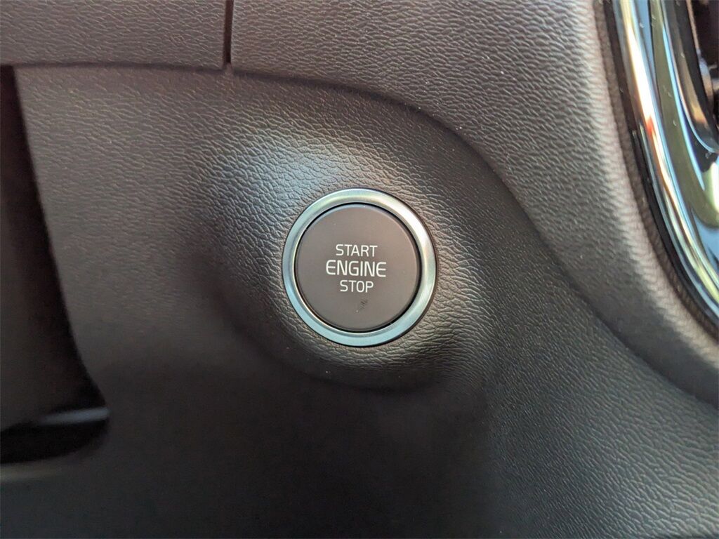 2025 Volvo XC40 B5 Plus Dark Theme Hunt Valley MD