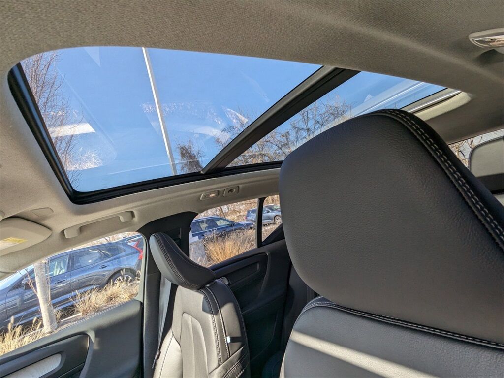 2025 Volvo XC40 B5 Plus Dark Theme Hunt Valley MD