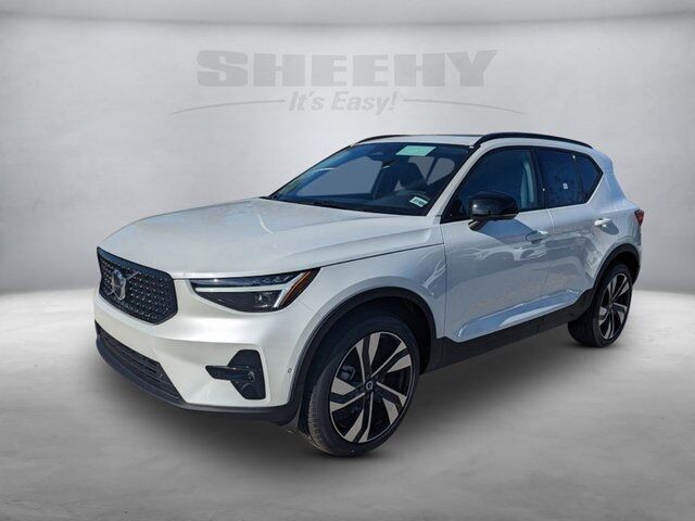 2025 Volvo XC40 B5 Plus Dark Theme Hunt Valley MD
