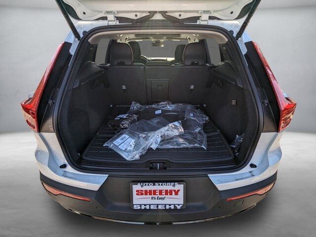 2025 Volvo XC40 B5 Plus Dark Theme Hunt Valley MD