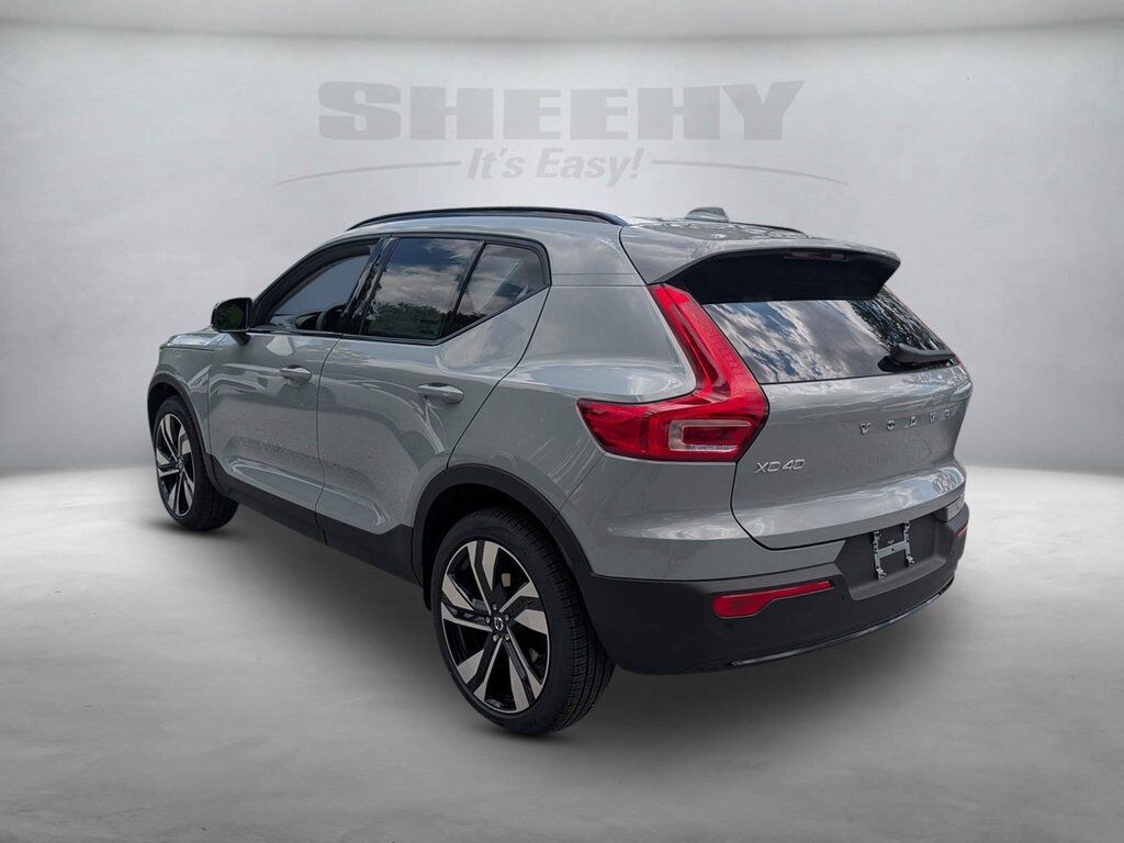 2025 Volvo XC40 B5 Plus Dark Theme Hunt Valley MD