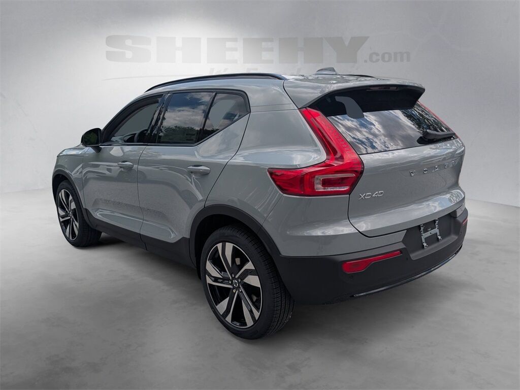 2025 Volvo XC40 B5 Plus Dark Theme Hunt Valley MD