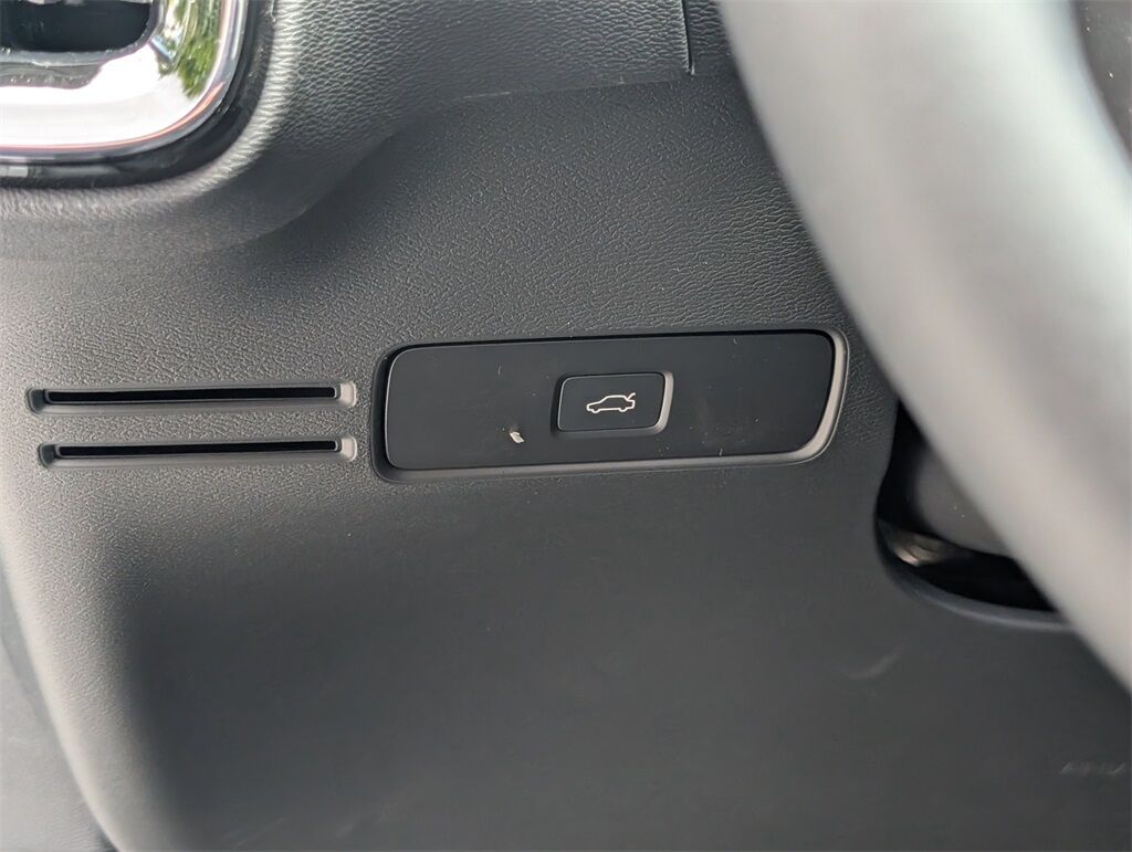 2025 Volvo XC40 B5 Plus Dark Theme Hunt Valley MD