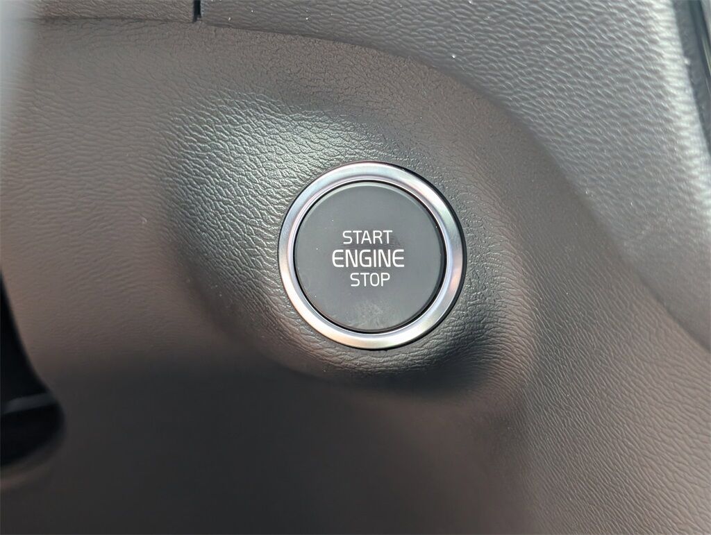 2025 Volvo XC40 B5 Plus Dark Theme Hunt Valley MD
