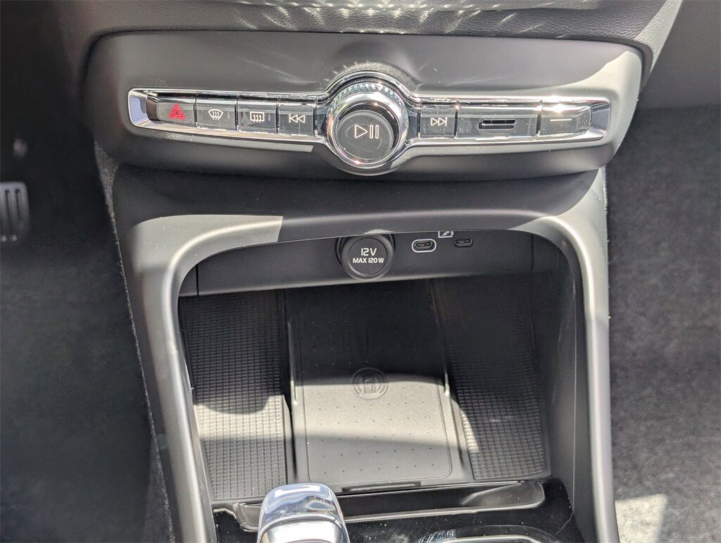 2025 Volvo XC40 B5 Plus Dark Theme Hunt Valley MD