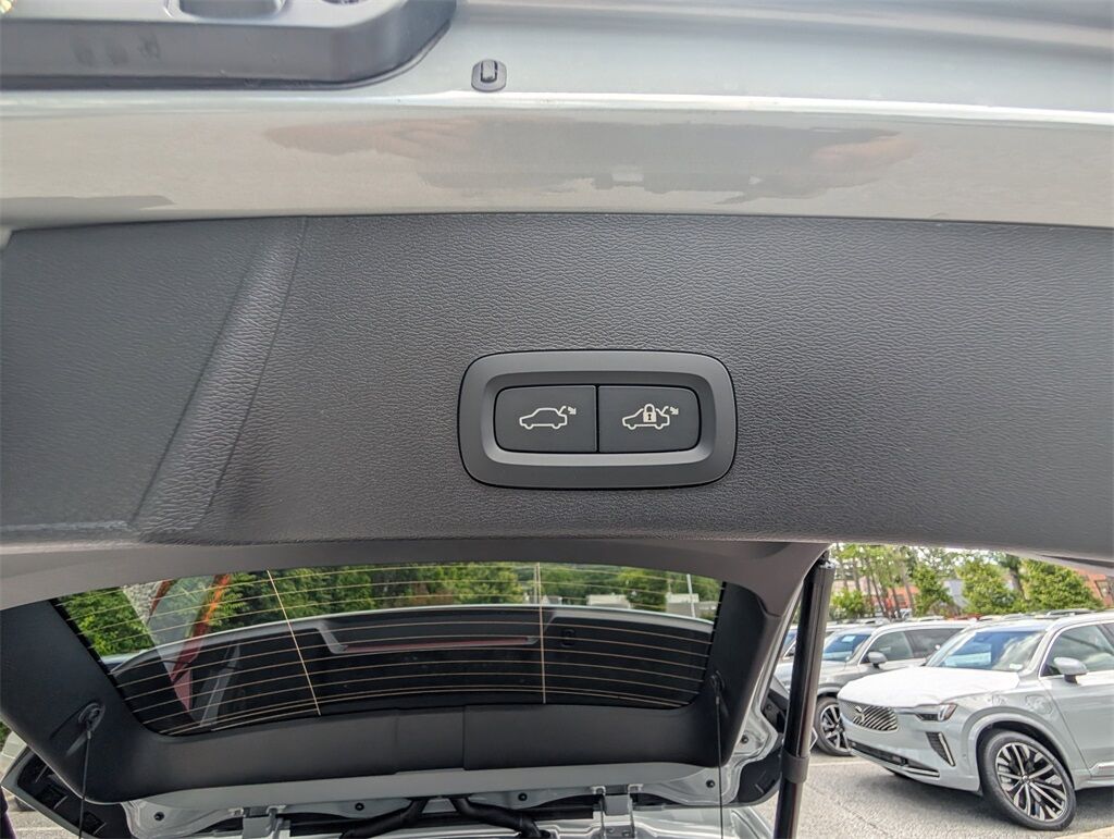 2025 Volvo XC40 B5 Plus Dark Theme Hunt Valley MD